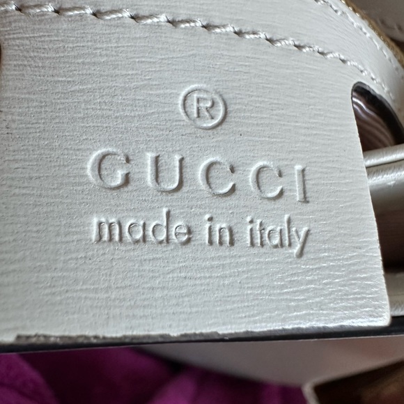 Gucci crossbody handbag with two compartments inside - Picture 3 of 8